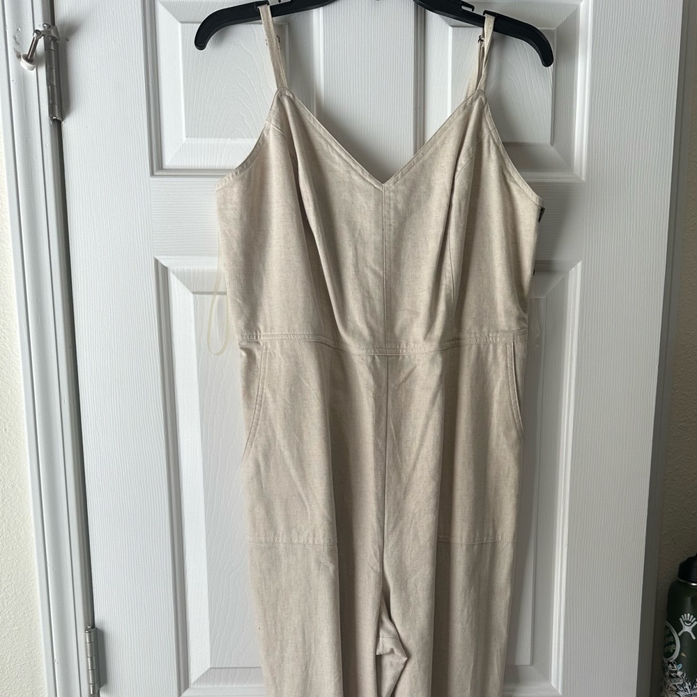 Old navy jumper in size large, color beige/tan